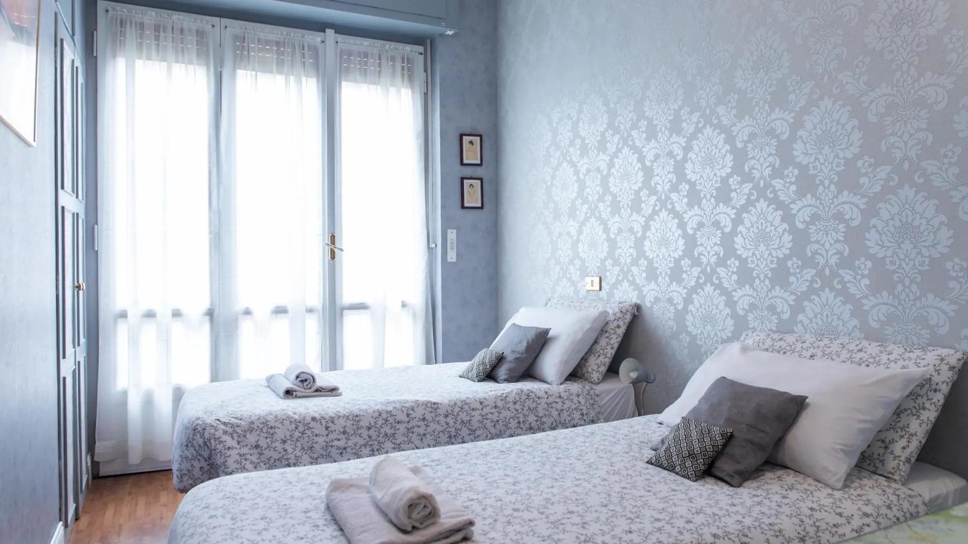 Duomo Walking Distance Elegant Flat With View Διαμέρισμα Μιλάνο 0*,